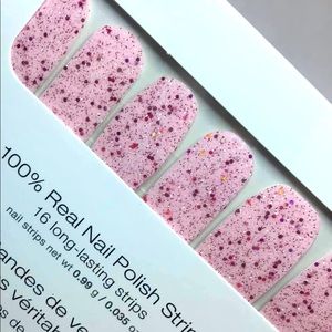 Color Street Nails, Retired set
Bundle and save on shipping per set!